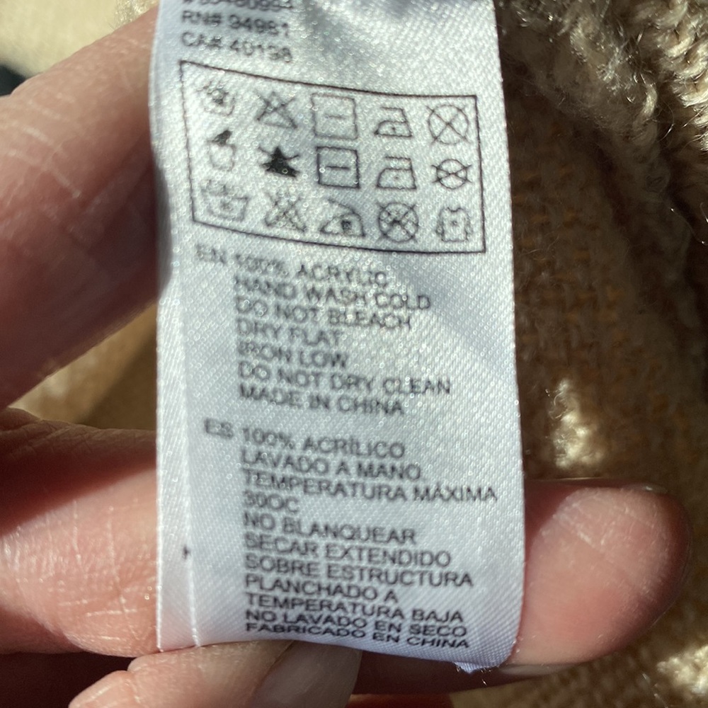 Distressed oversized sweater - Picture 12 of 12